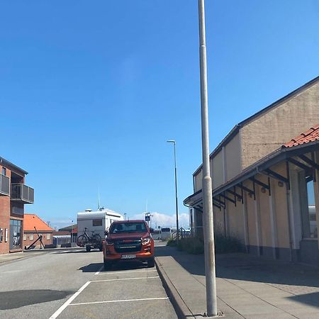 3 Vaerelses Lejlighed Taet Faergen Hirtshals Buitenkant foto