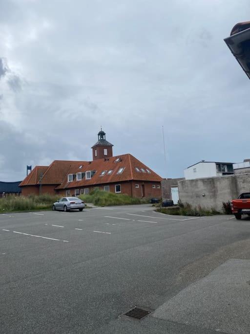 3 Vaerelses Lejlighed Taet Faergen Hirtshals Buitenkant foto