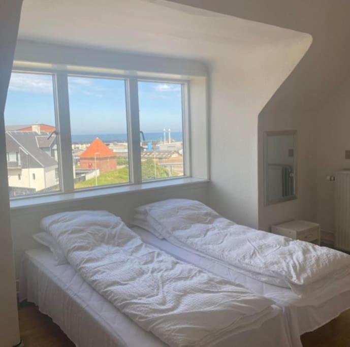 3 Vaerelses Lejlighed Taet Faergen Hirtshals Buitenkant foto